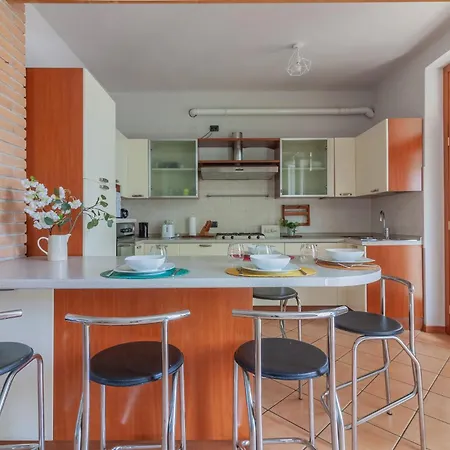 La Casa Sul Fiume * מנדלו דל לאריו